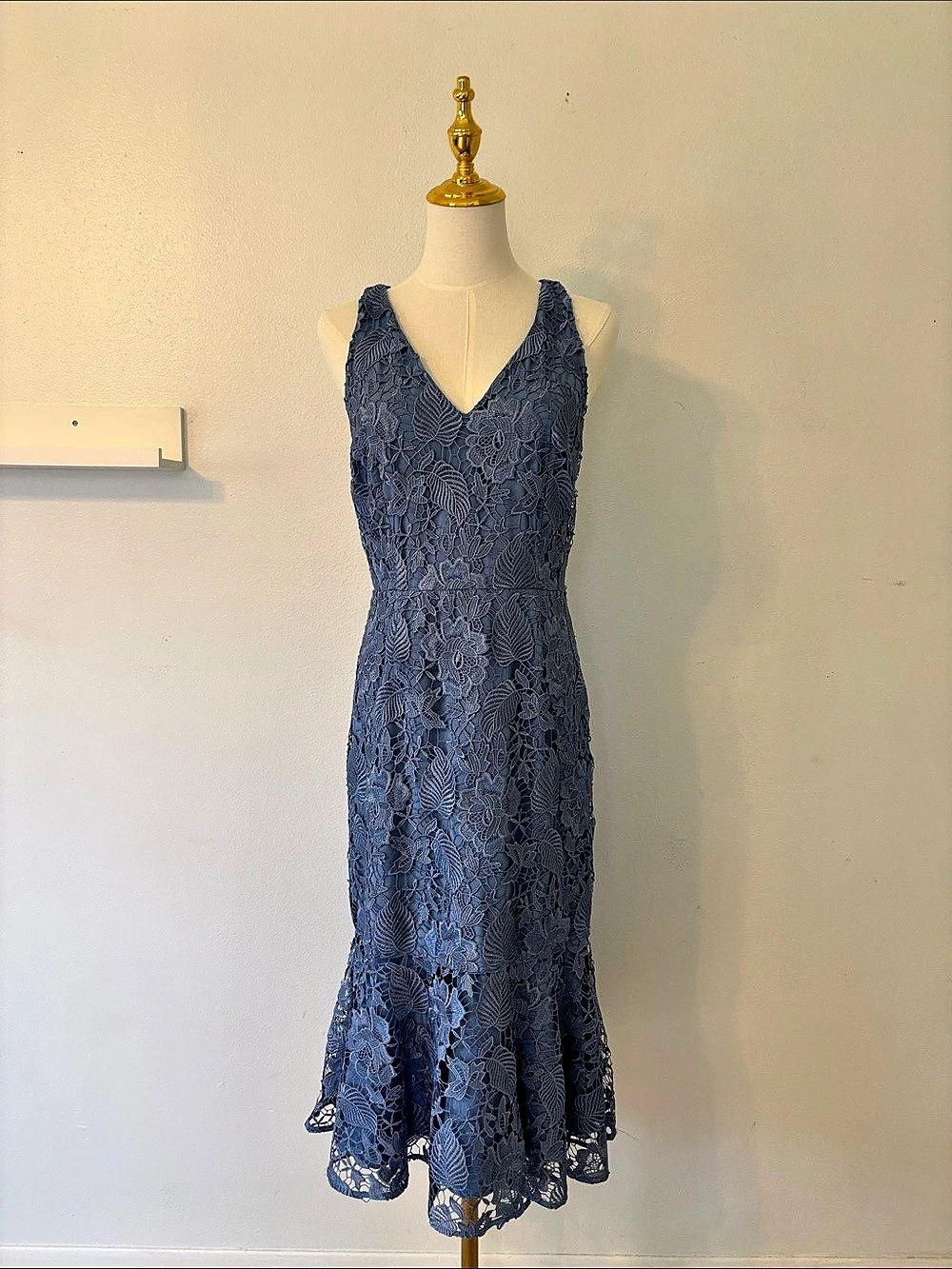 Antonio Melani Steel Blue Corded Lace V-Neck Flounce Midi Dress Size 4